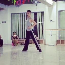 成人防疫舞蹈单人视频,单人抗疫风采展示