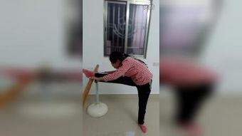 成人劈叉压腿视频教学,跟随专业视频教程学舞蹈