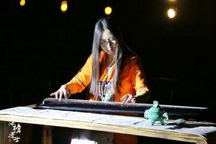 成人古琴表演视频欣赏,琴音绕梁——成人古琴表演艺术赏析